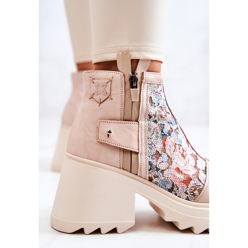 Läderstövlar på en massiv stolpe Maciejka Beige 05325-04 1