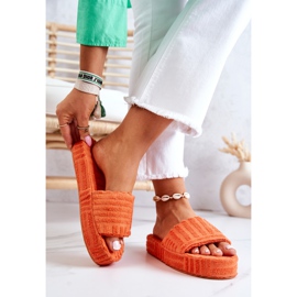 FJ1 Tofflor På Den Orange Lilly Plattformen 2