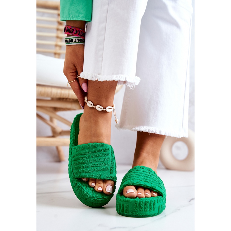 FJ1 Tofflor På Den Gröna Lilly Plattformen 1