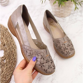 Genombrutna skor W Rieker 41356 beige 1