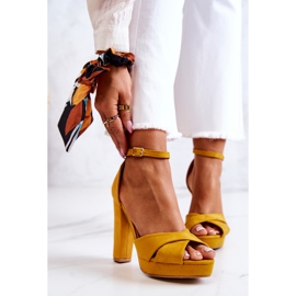 FM1 Mocka Sandaler På En Stolpe Gul Lanelle 2