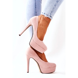 WS1 Klassiska höga klackar i mocka på en beige dum plattform 1