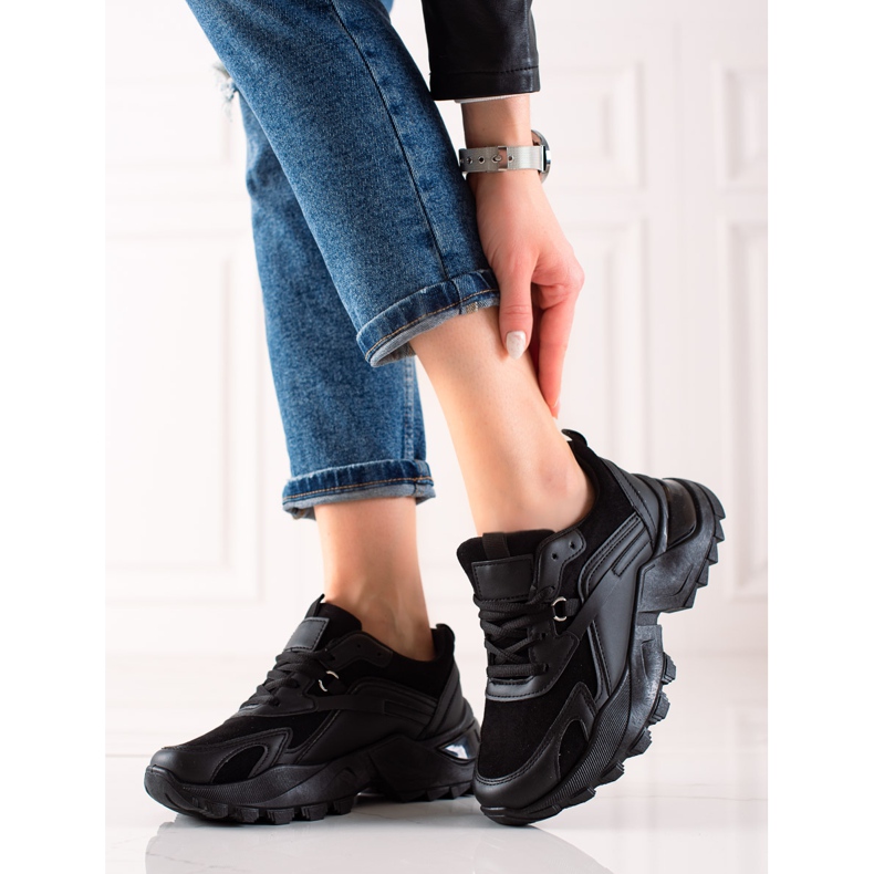 TRENDI Svarta mode sneakers 1