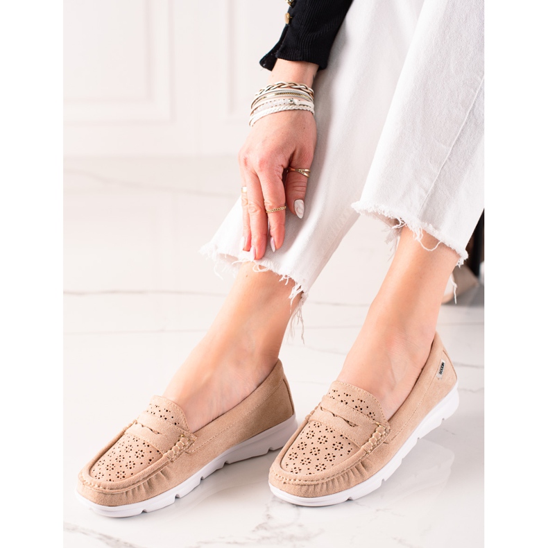 Goodin Loafers med genombrutet mönster beige 2