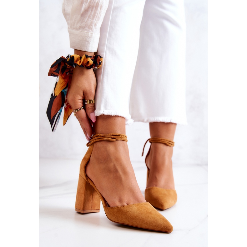 FB2 Pumpar På En Stång Bunden Kamelsallad brun gul 1