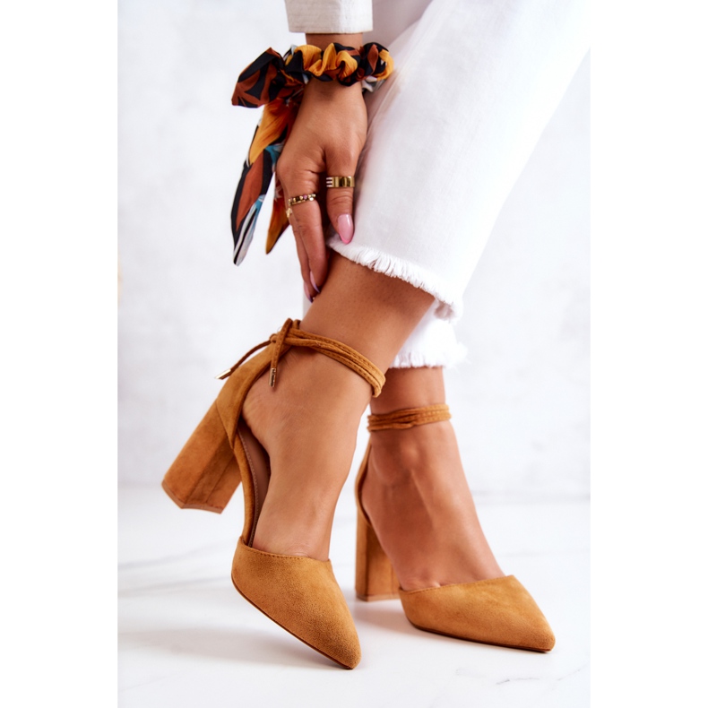 FB2 Pumpar På En Stång Bunden Kamelsallad brun gul 2