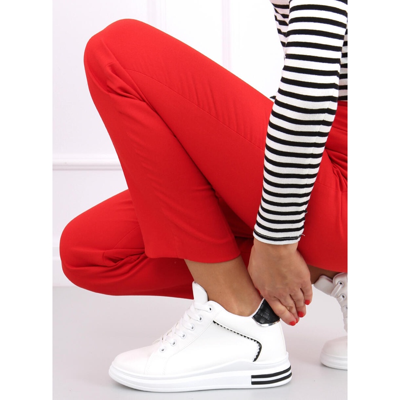 Sneakers på en dold wedge Izumi VIT / SVART 1