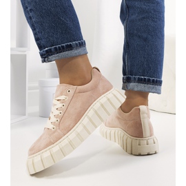 Rosa sneakers på Mirabel-plattformen 1