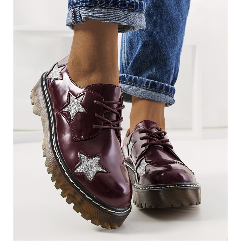 Rödbruna skor med Starl stjärnor mångfärgad 1