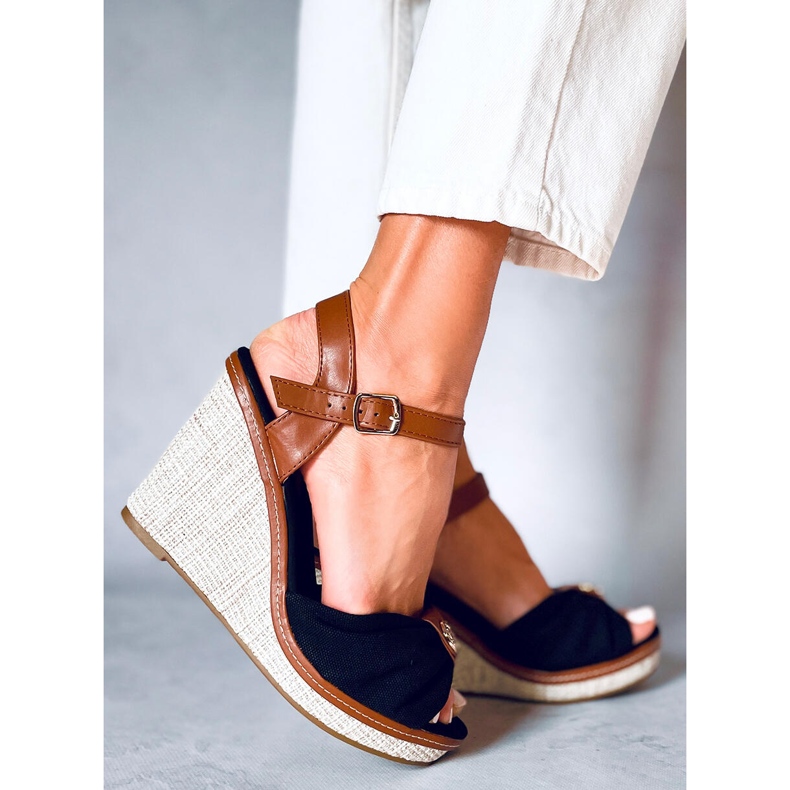 Leyla Svarta kilasandaler brun 1