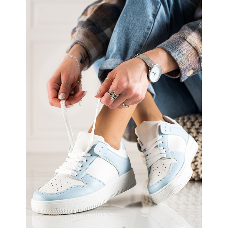 TRENDI Sportskor tillverkade av ekoläder vit blå 1