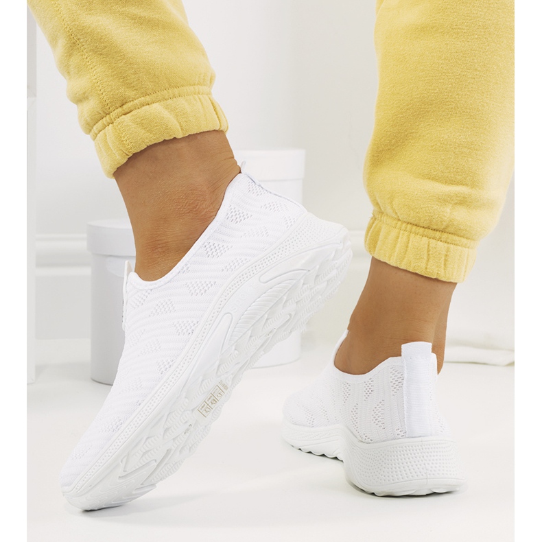 Abbys vita träningsskor 1