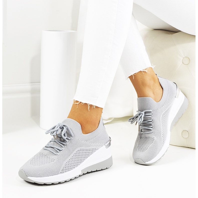 Gråa sneakers på kilen Sabelia 1