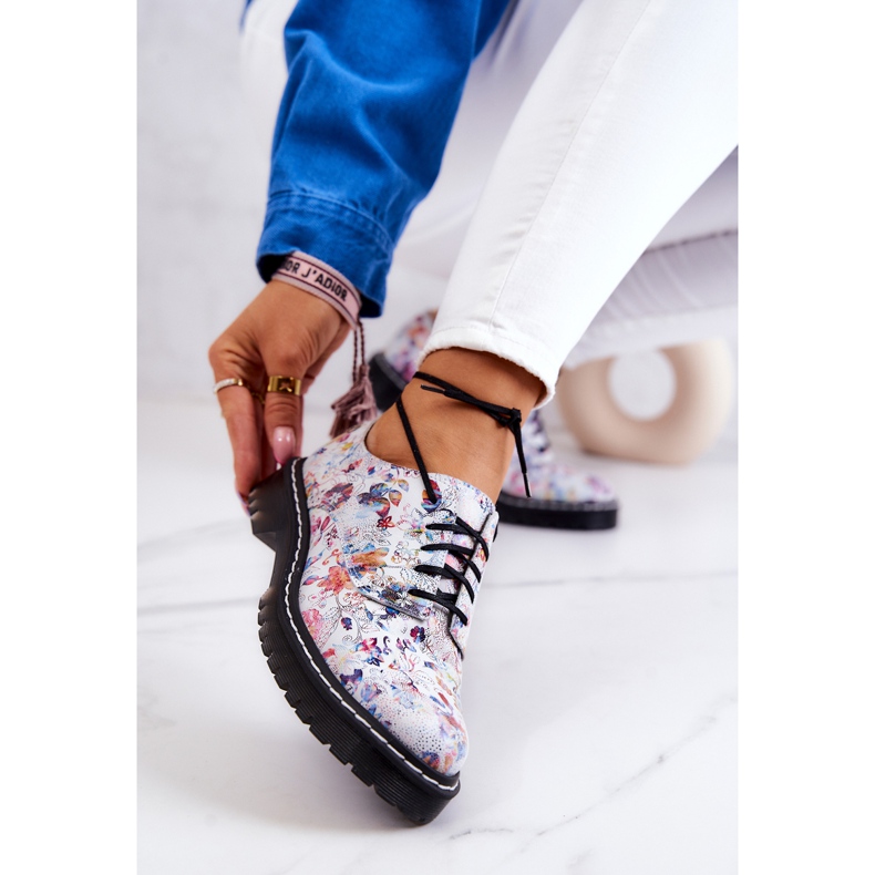 Kvinnors Oxfords Maciejka 4087A-38 Läderskor Vita Med Blommor mångfärgad 1