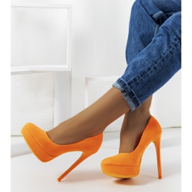 Neon orange pumps på en Lorine-klack 1