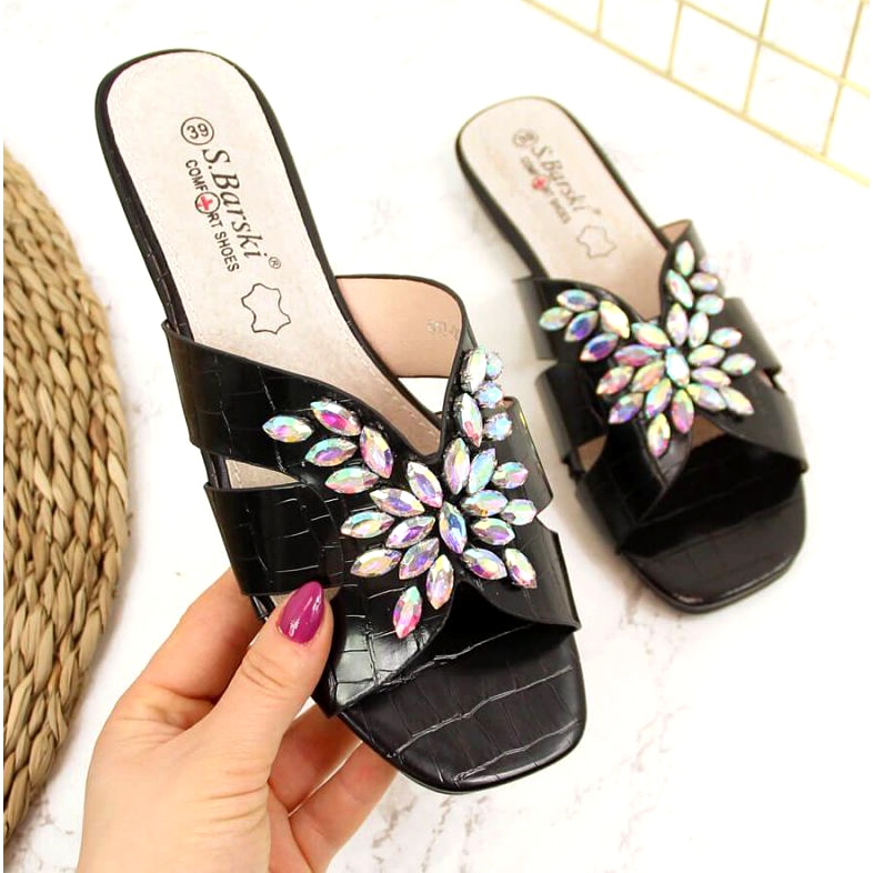 Svarta tofflor med stenar S. Bararski W OLI104 1