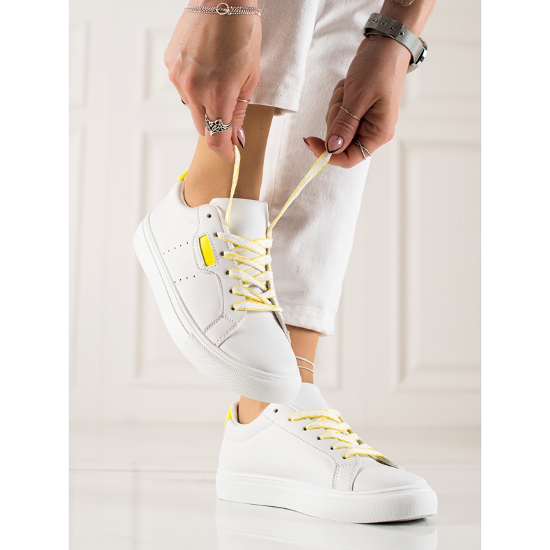 TRENDI Vita sportskor med ekologiskt läder 1