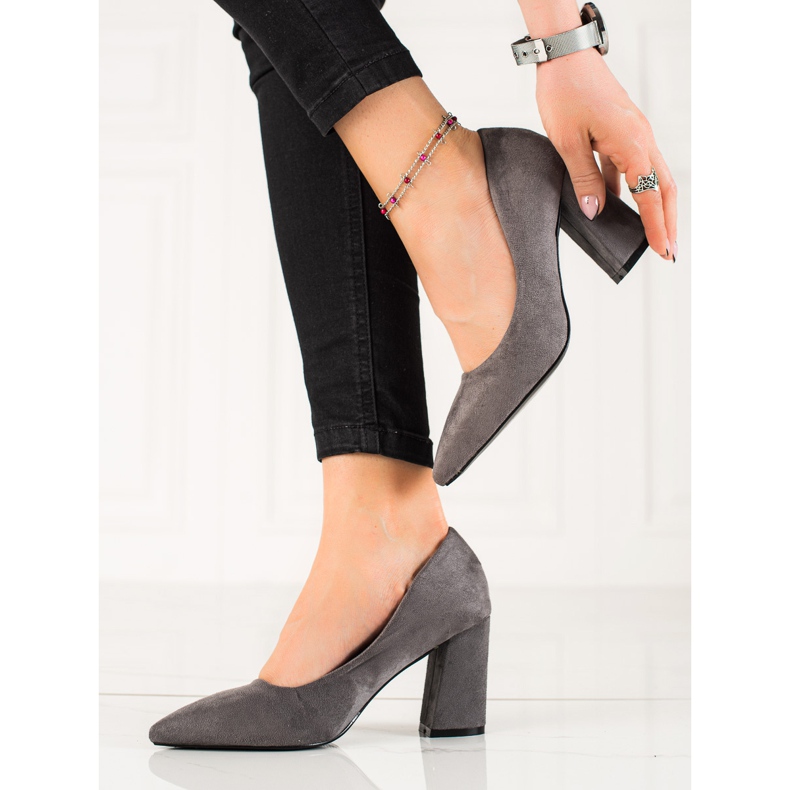 Bestelle Mocka pumpar på en pelare grå 1