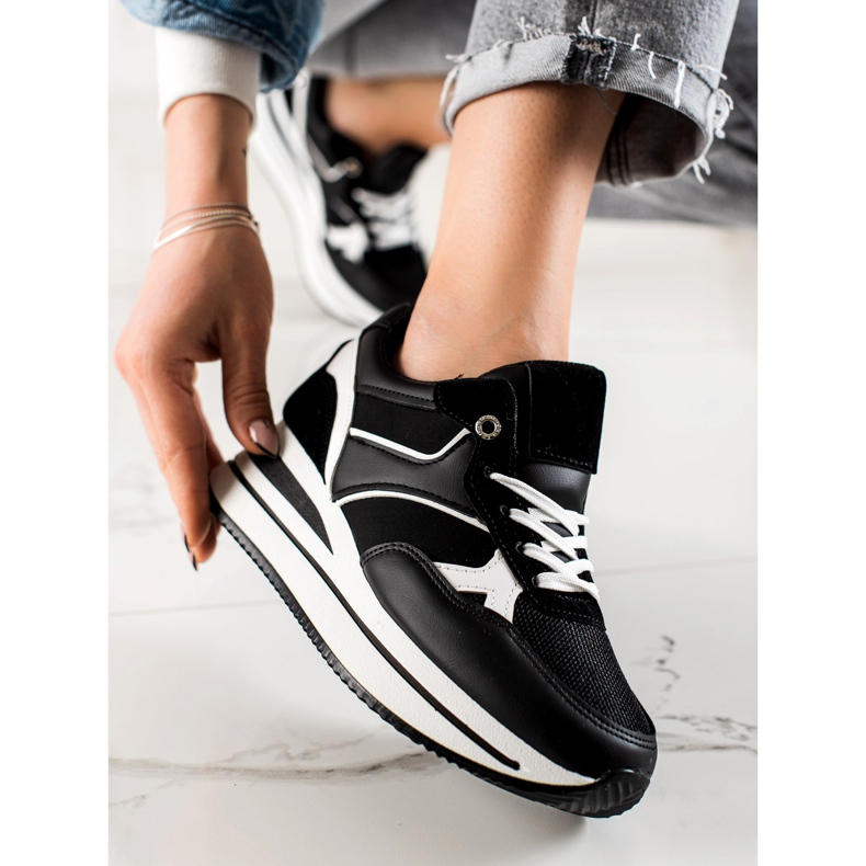 TRENDI Svarta Smyger På Plattformen 1