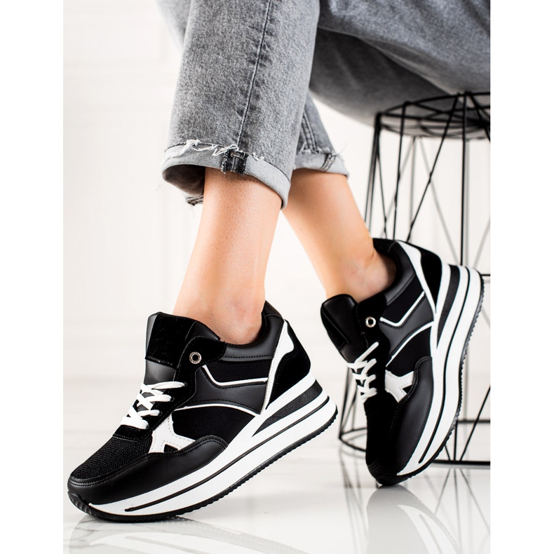 TRENDI Svarta Smyger På Plattformen 2