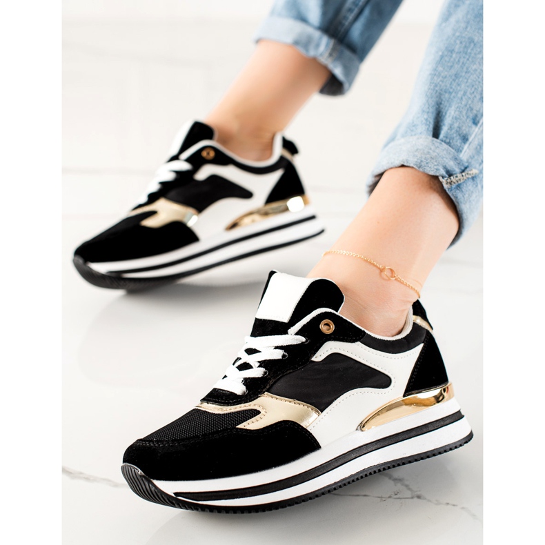 TRENDI Fashionabla BLACK and GULD sneakers svart 1