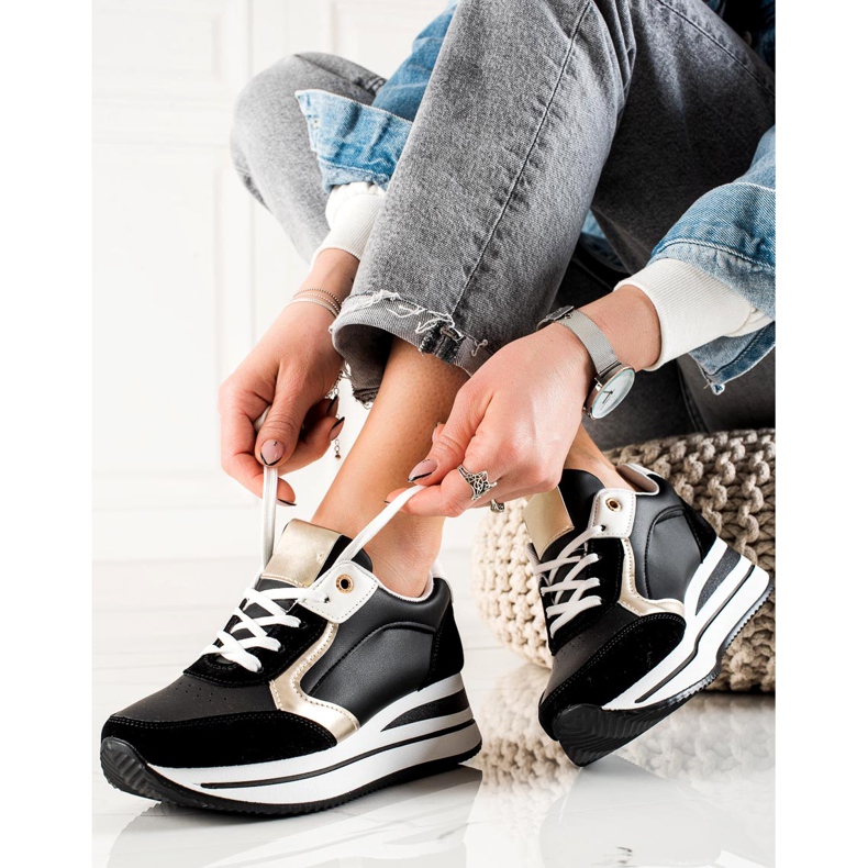 TRENDI Snygga sneakers svart 1