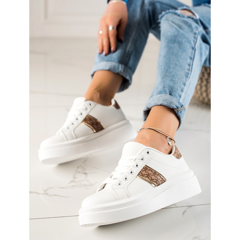 Trendiga vita sneakers 1
