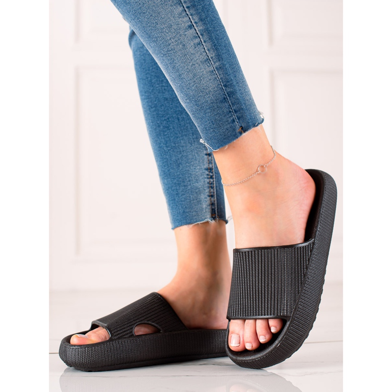 TRENDI Svarta tofflor 2