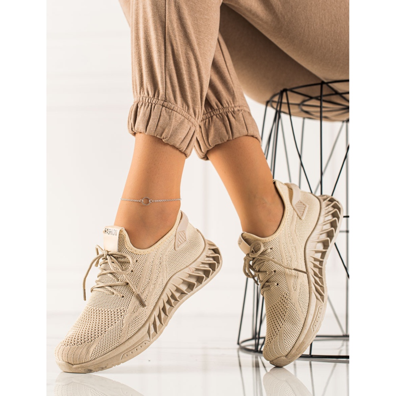 TRENDI Ljusbeige sneakers 2