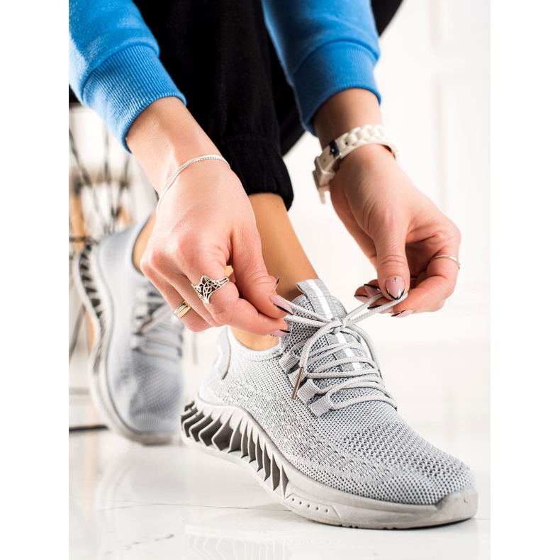 TRENDI Gråa sportskor 1