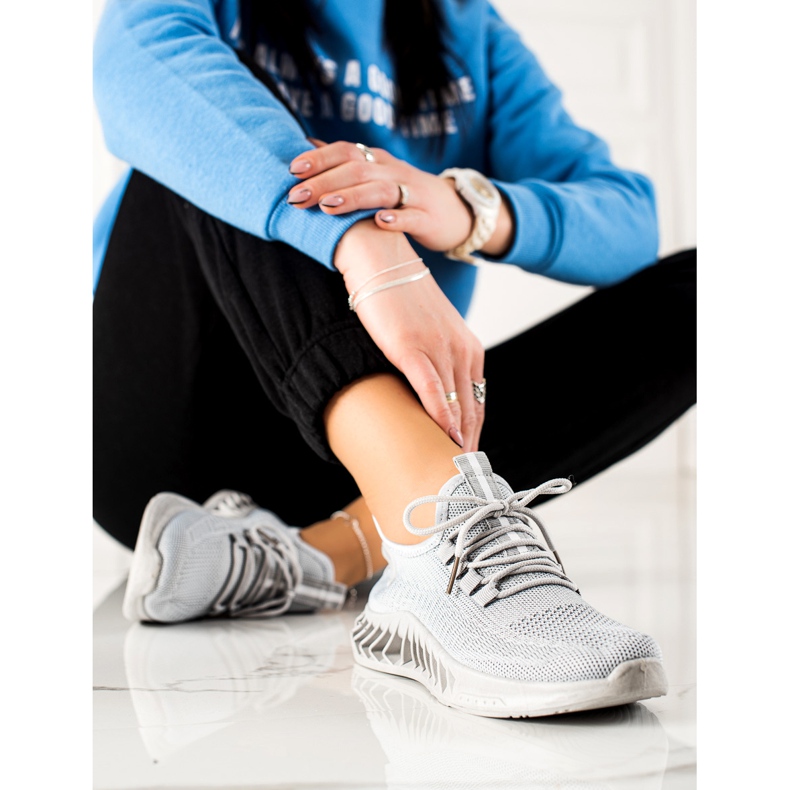 TRENDI Gråa sportskor 2