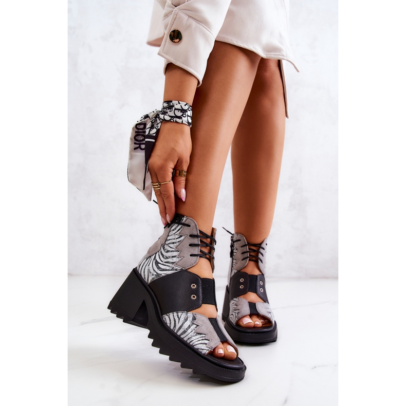 Maciejka 05321-03 Grå och svarta läderskor silver- 1