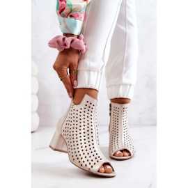 Genombrutna läderstövlar Maciejka 05420-04 Beige 1