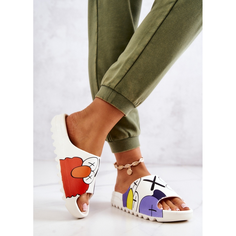 Gummitofflor med vitt monstertryck 2