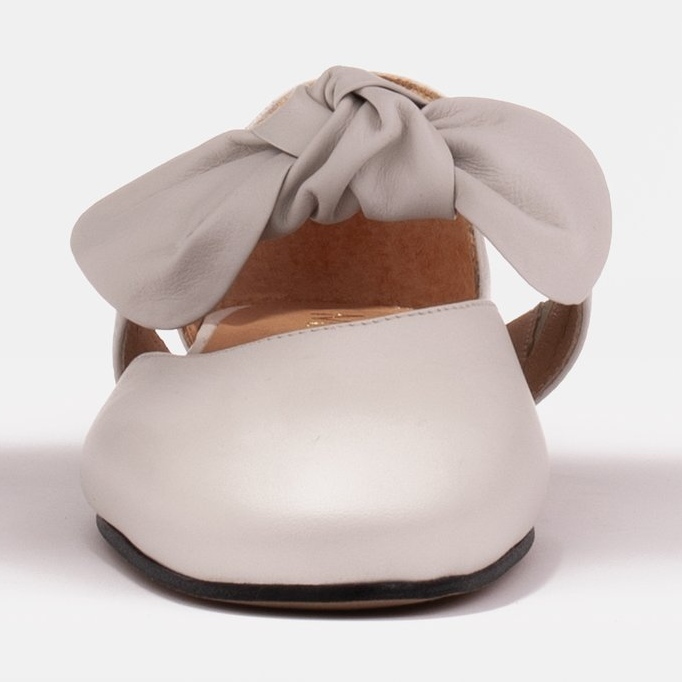 Marco Shoes Ballerinor med en rosett av läder vit 1