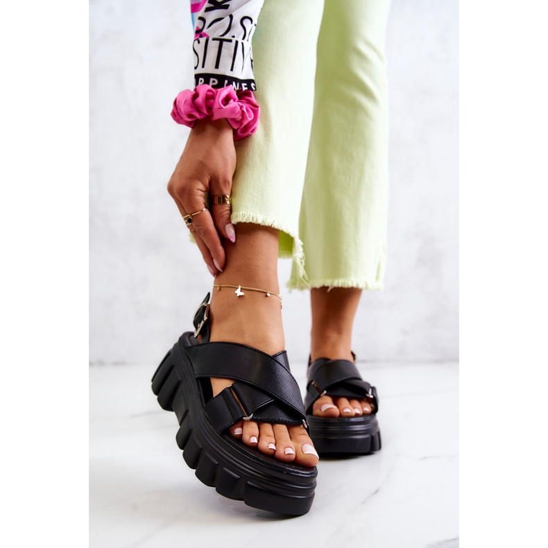 PE1 Lädersandaler på den svarta Betti-plattformen 1
