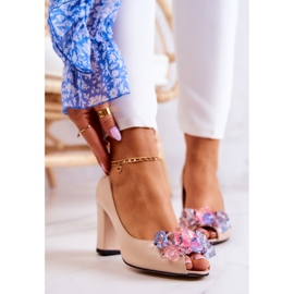 Läderpumpar med beige Dayane-prydnad 1