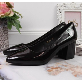 Pumpar på stolpen av Serio Leone W SK358C svart 2