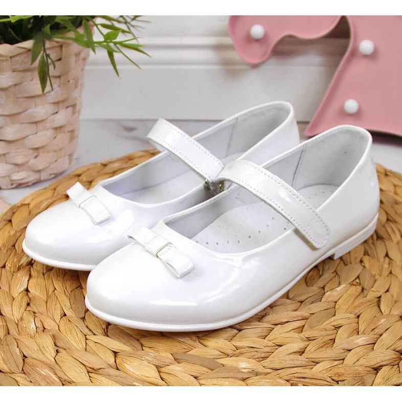 Nattvardsballerinor med kardborre Kornecki Jr KOR6493C vit 2