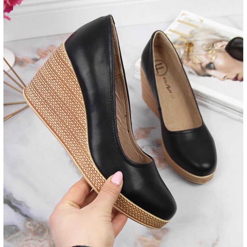 Läderpumpar på kilen Filippo W PAW339A svart 1