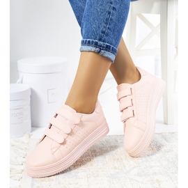 Rosa sneakers på Nizza-plattformen 1