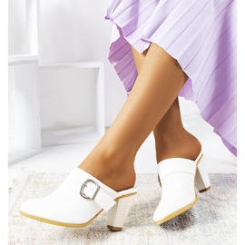 Vita Gralow höga klackar 1