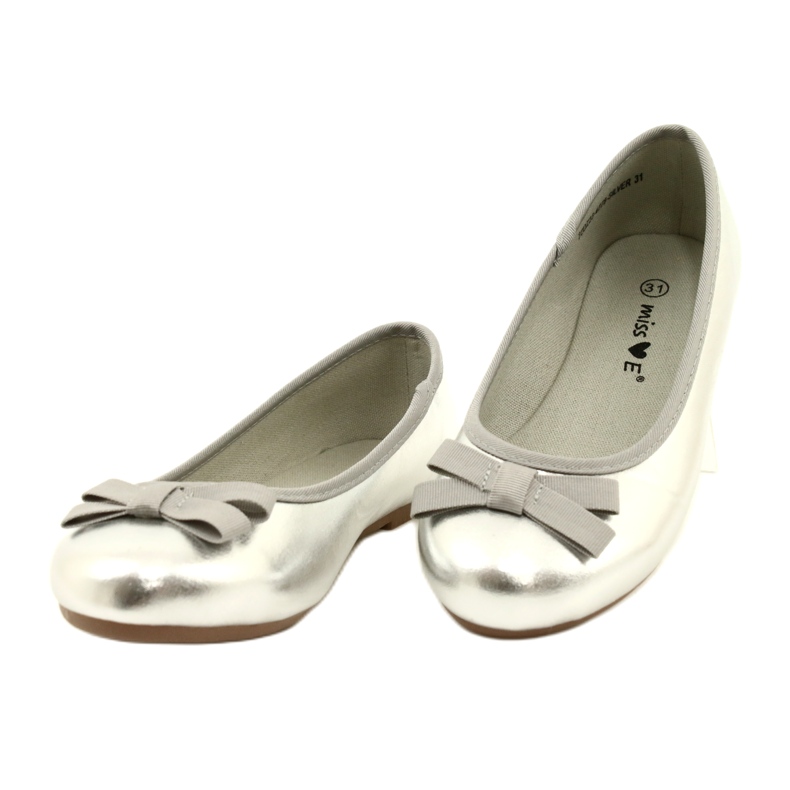 Miss Flickors metalliska ballerinor med en silverbåge silver- 5