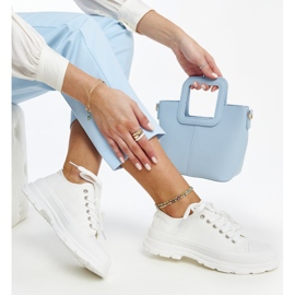 Vita sneakers på en tjock Prenzel-sula 1