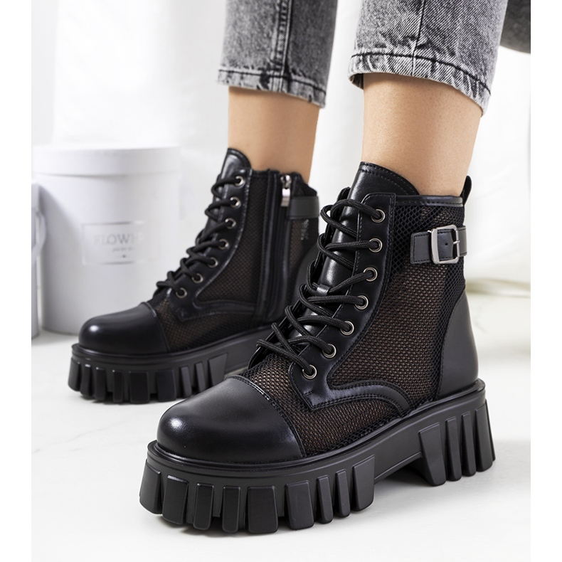 Svarta stövlar med genombruten Potts ovandel 1