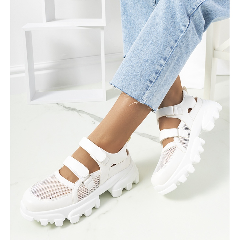 Vita sneakers med traktorsula från Djurs 1