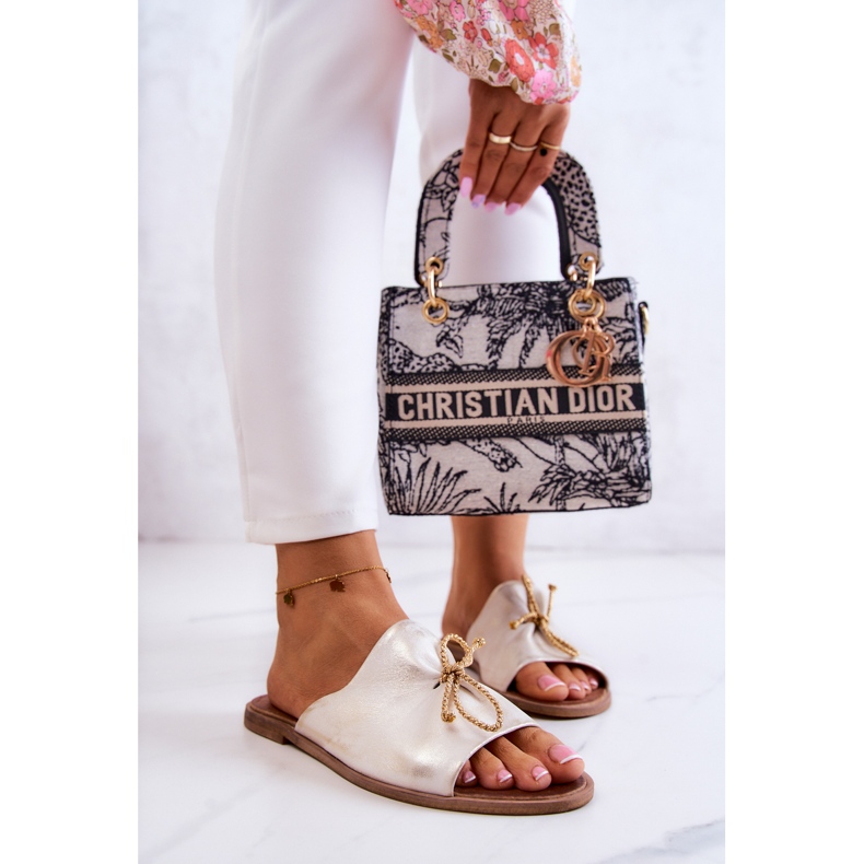 Lädertofflor för kvinnor Nicole 2659/004 Vit och guld 2