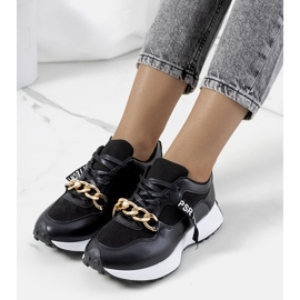 Svarta sneakers med Saminas kedja 1