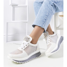 Vita holografiska sneakers från Saggers 1