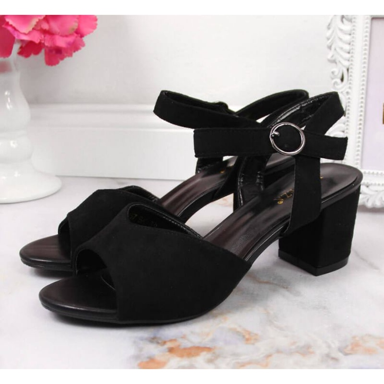Svarta sandaler på Vinceza W JAN113A stolpen 2